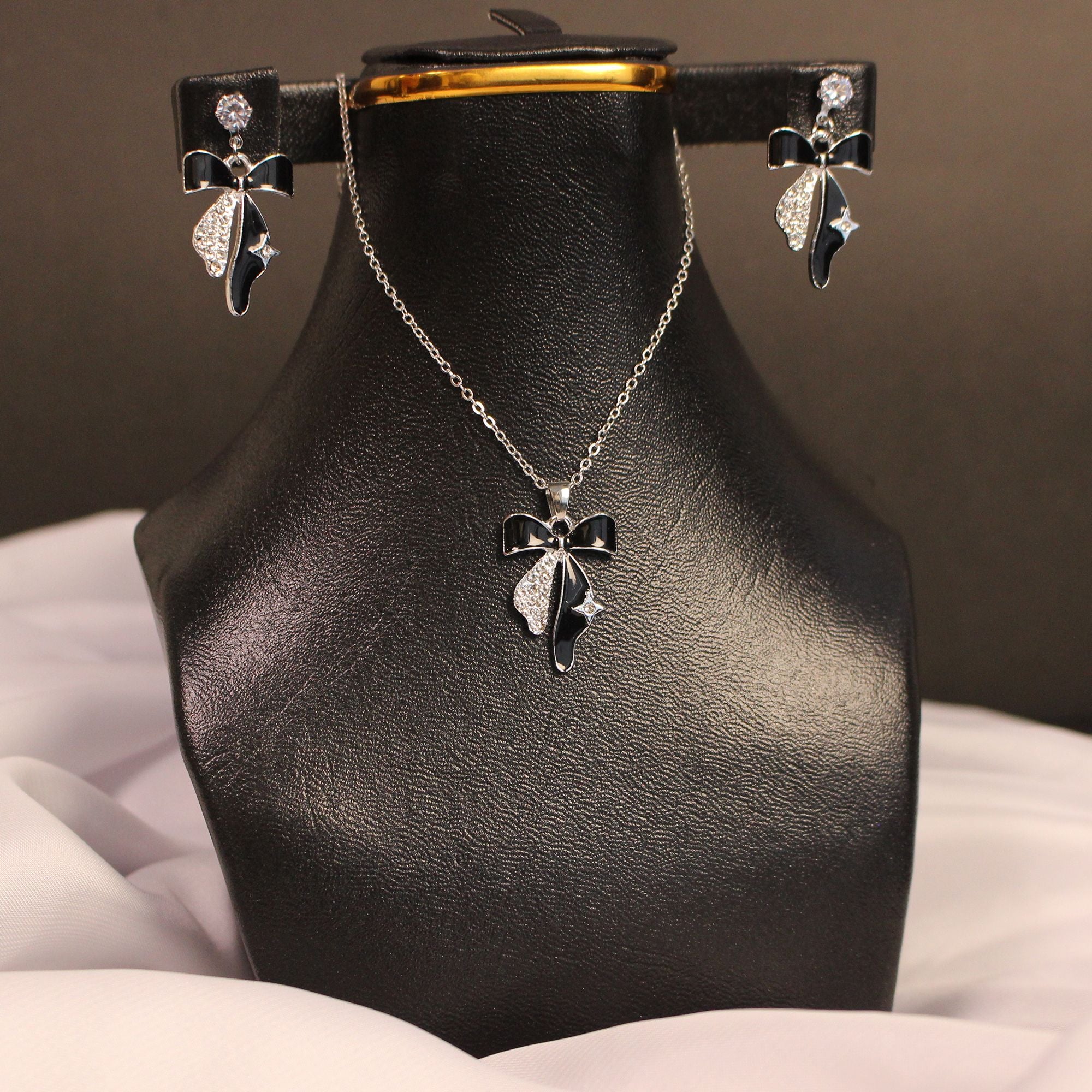 Black Ribbon Pendant & Earrings Set – Statement Jewelry | Trendy